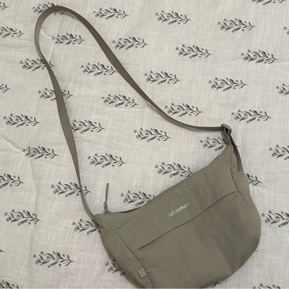 Lululemon Moon Bag (Sling Crossbody Bag 2L)